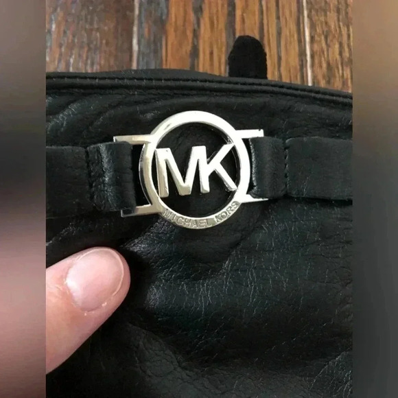 Michael Kors Women’s S Black Genuine Leather Gloves w/Silver Metal Logo - NWOT! - Picture 4 of 8